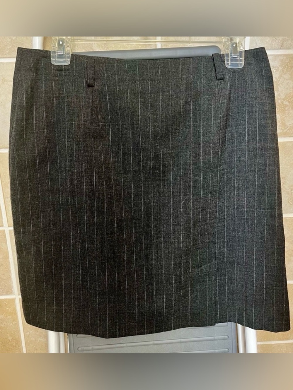 Short Ann Taylor Pencil Skirt Fully Lined PinStriped Grey with Belt Loops, Sz 10